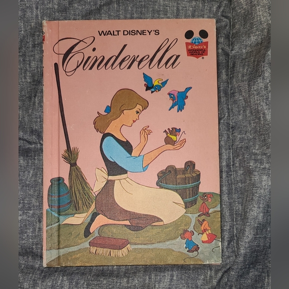 1974 Walt Disney Cinderella book great condition for a book of its age! - Picture 1 of 4